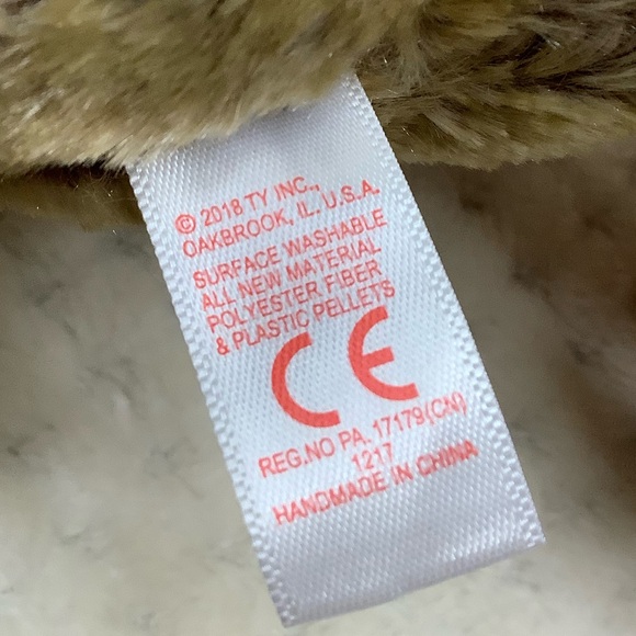 Ty Beanie Boo HENRY Ty Silk 2018 Canadian Exclusive Bear Holding Fish with Tags - Picture 11 of 12